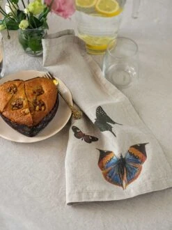 Oldenhof Flying Butterflies Servet 45 X 45 Cm Linnen 6 Stuks -Winkel Voor Keukenbenodigdheden linoroom napkins butterflies vertical lr 3