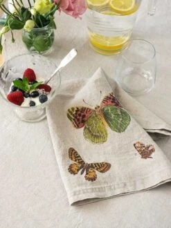 Oldenhof Flying Butterflies Servet 45 X 45 Cm Linnen 6 Stuks -Winkel Voor Keukenbenodigdheden linoroom napkins butterflies vertical lr 5